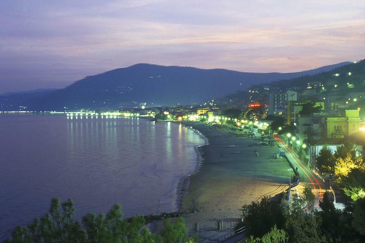 Hotel Danio Lungomare Alassio Zewnętrze zdjęcie
